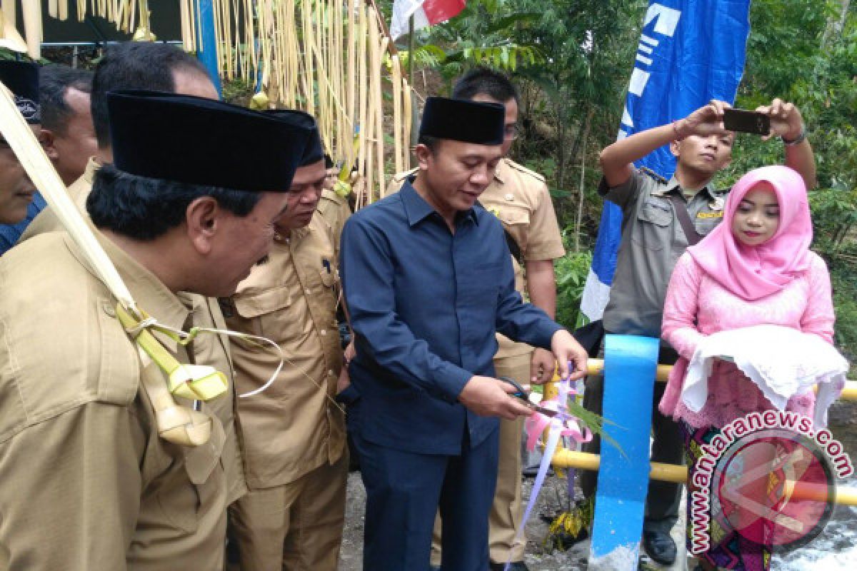 Warga Lombok Barat Manfaatkan APBDes Bangun Jembatan 