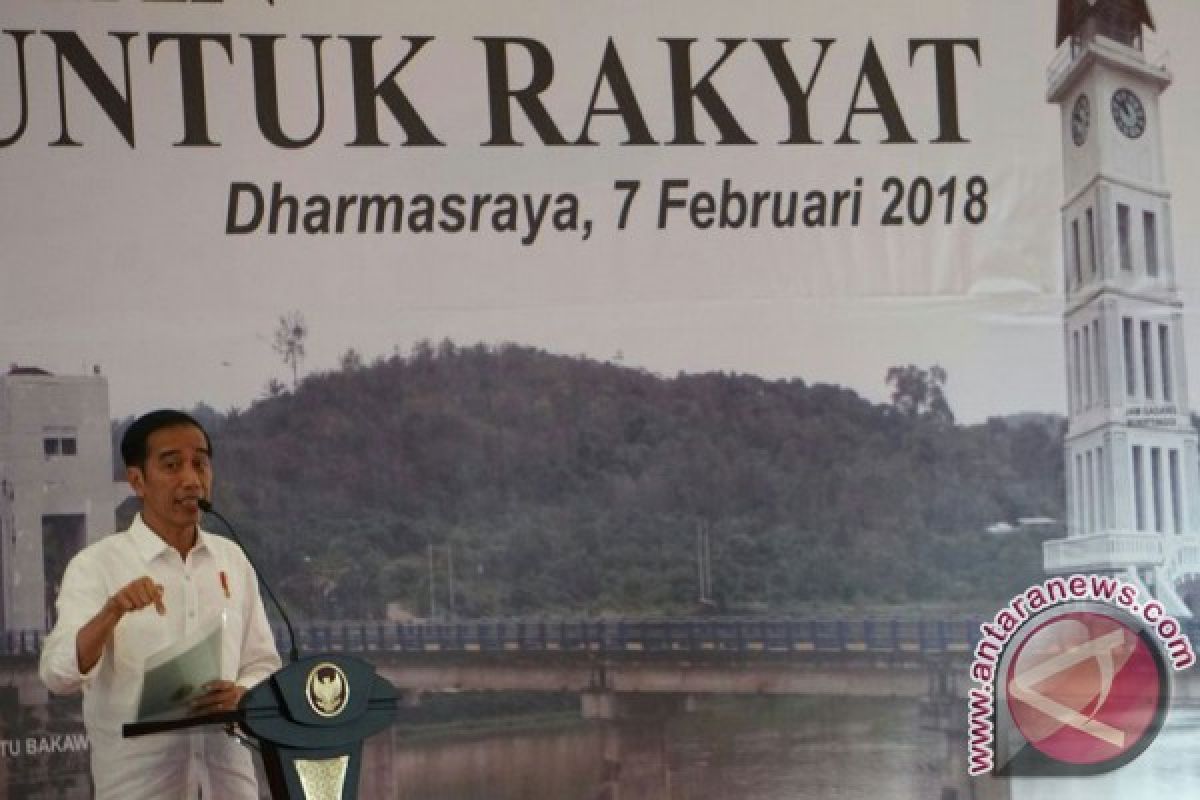 Masyarakat Dharmasraya antusias sambut kedatangan Jokowi