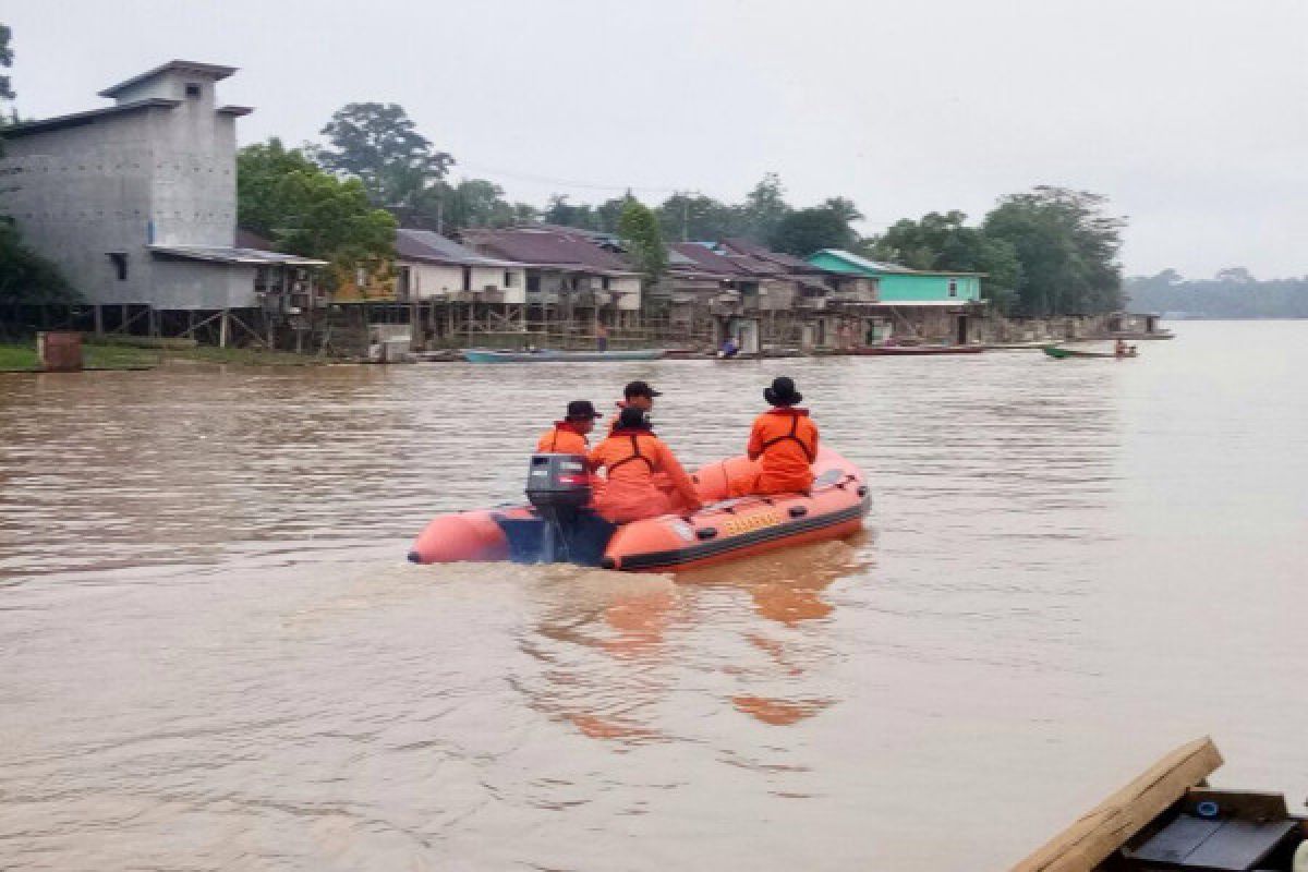 SAR bantu pencarian seorang pemuda jatuh di sungai 