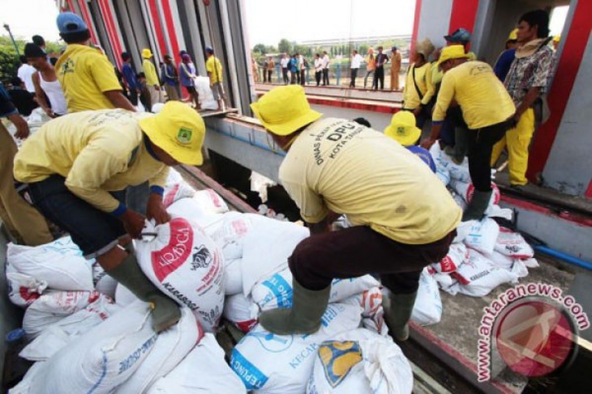 Dinas PUPR Siaga Di Pintu Air 10