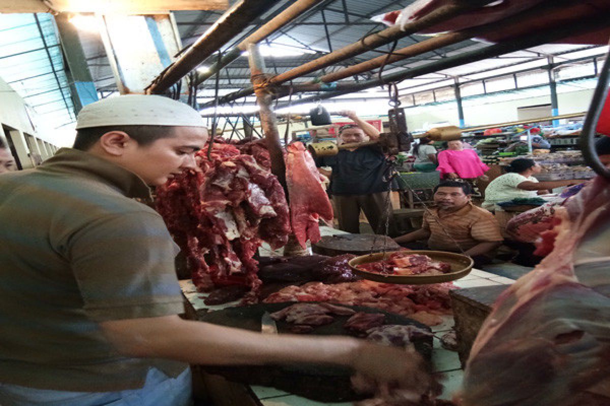 Rupiah melemah, harga daging sapi bertahan