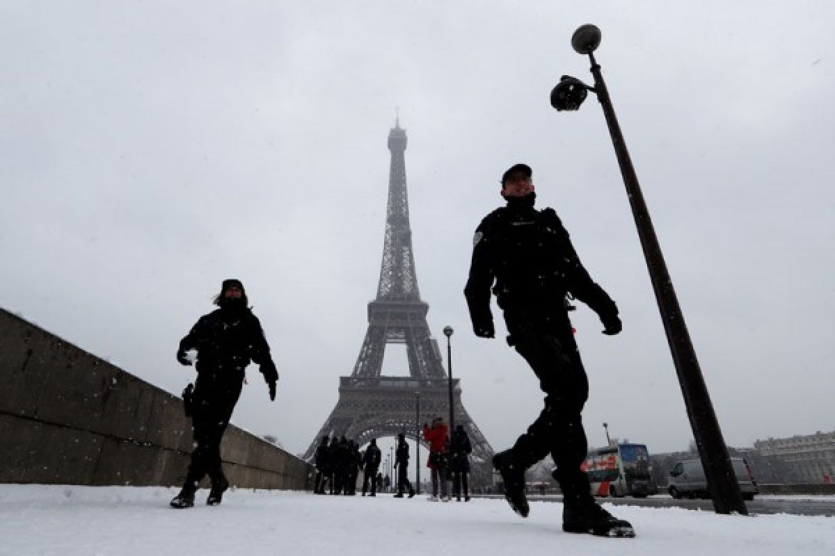 Thousands march in French cities to demand action against climate change