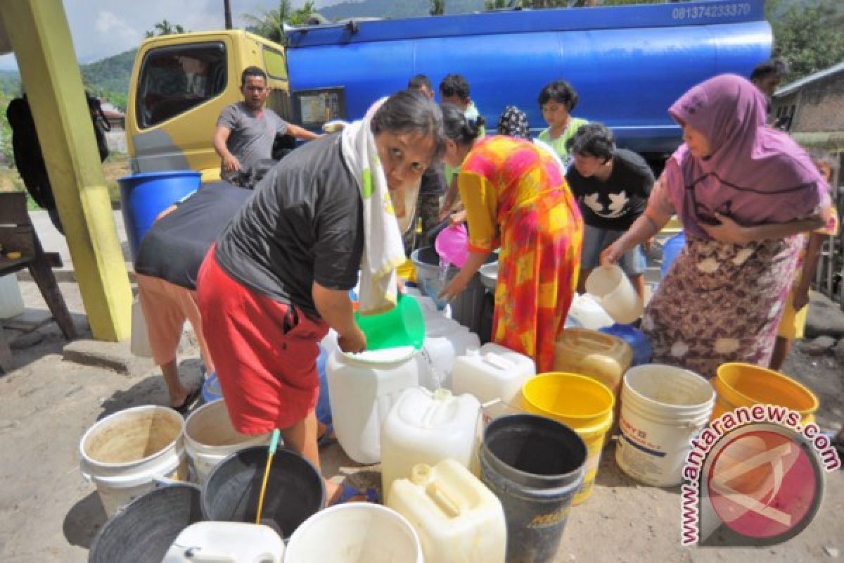 Warga Cicalengka Bandung kesulitan air bersih