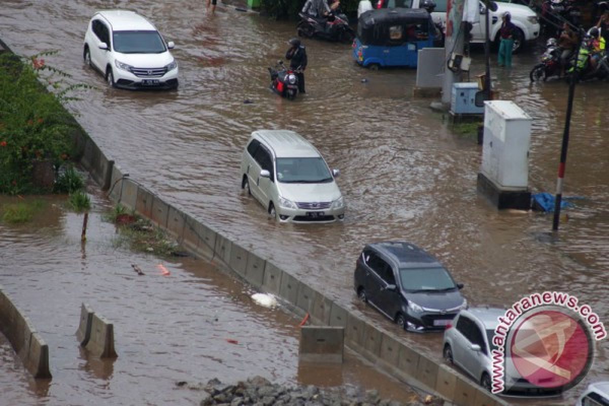 Tidal flood hits  Jakarta