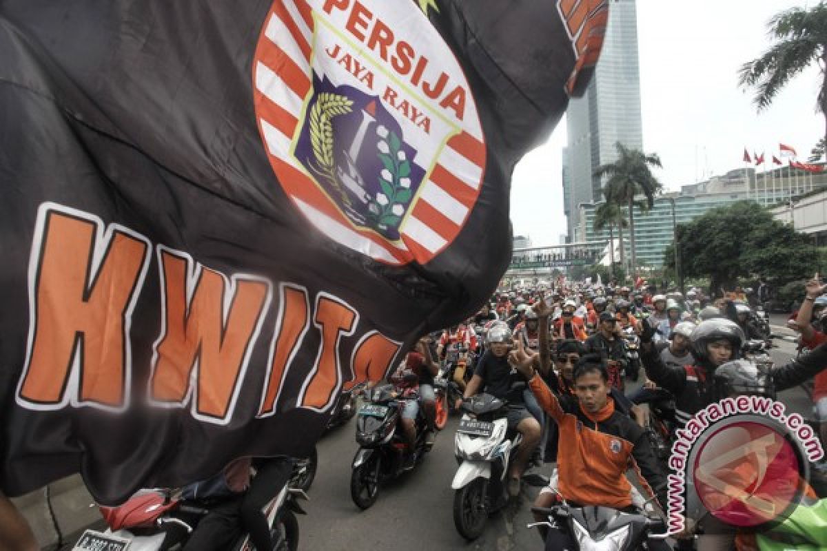 Anies bersama warga sambut Persija di Balai Kota