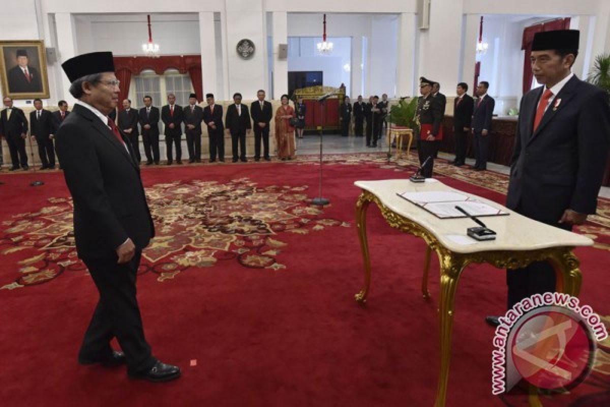 President Jokowi installs 17 new ambassadors