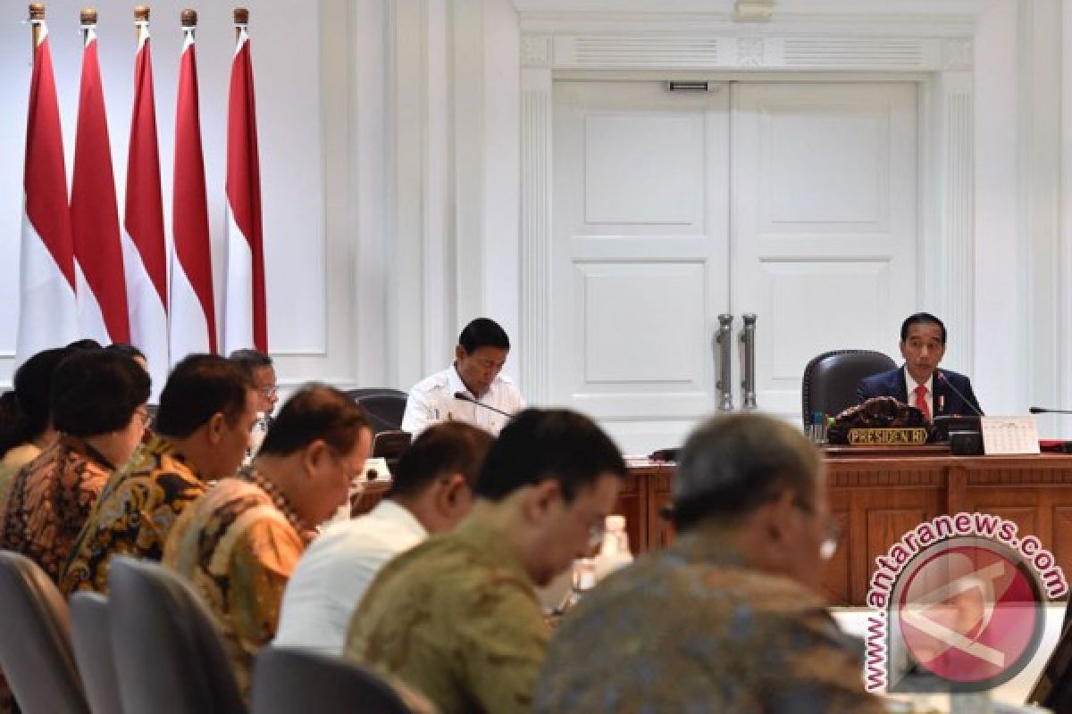 Jokowi calls for innovative efforts to attract investment