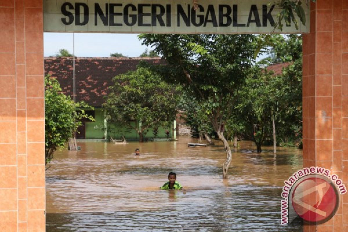 Floods hit several villages in Kediri