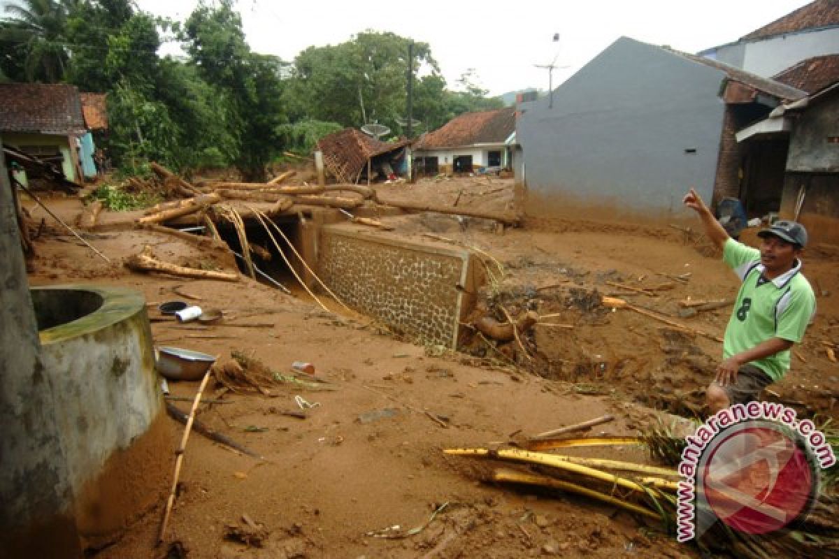 Kemensos dorong logistik ke Brebes