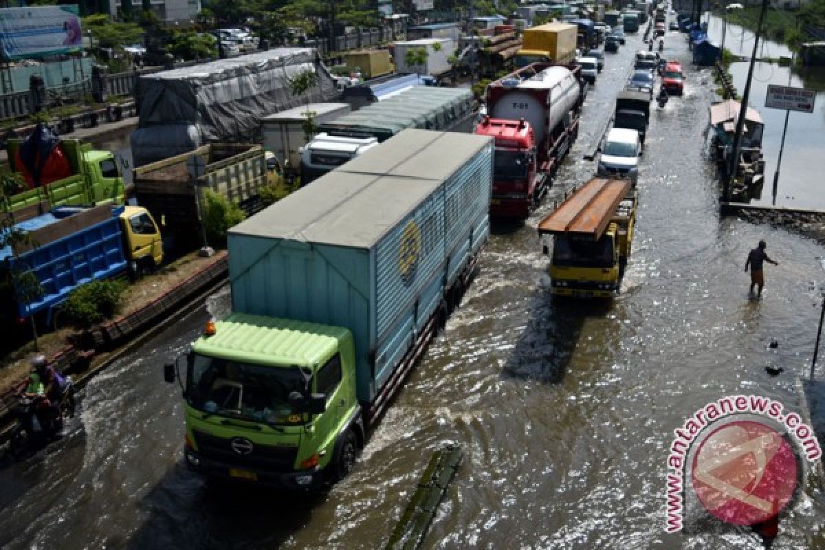 Sungai banjir kanal timur Semarang meluap lagi