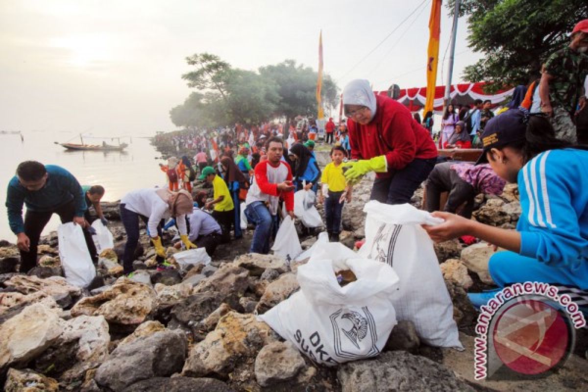 Risma luncurkan program Merdeka dari Sampah