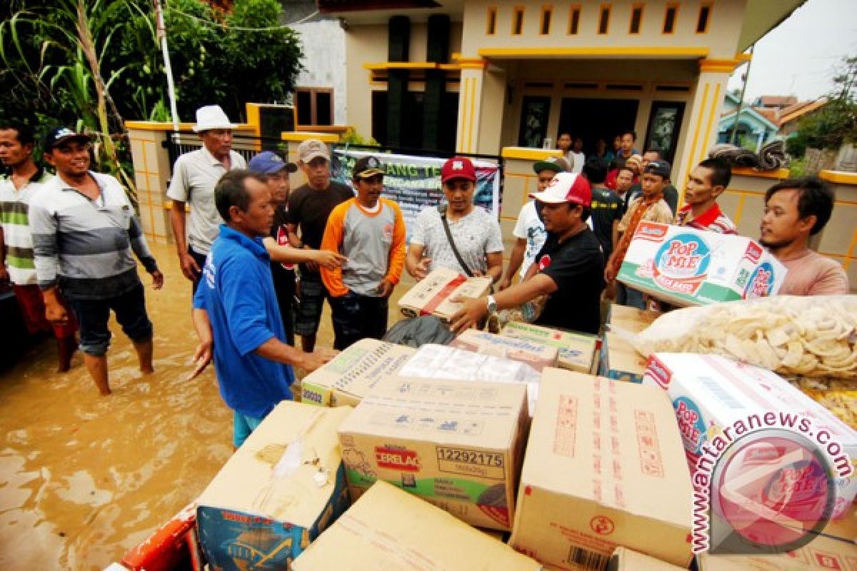 Dinkes Cirebon sediakan antibisa ular di posko banjir