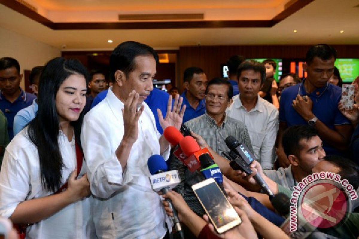 Kesan dan pesan Jokowi untuk "Dilan 1990" yang ditontonnya hari ini