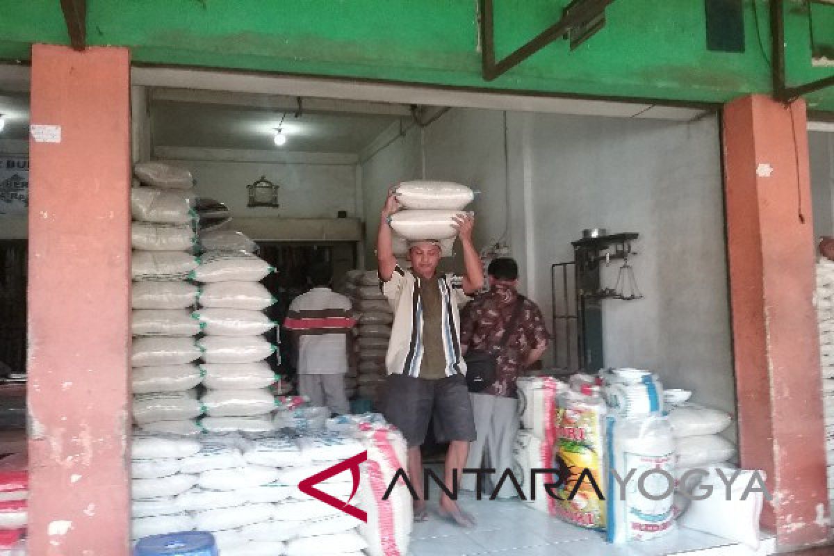 Harga beras di Kulon Progo turun Rp2.000/kg