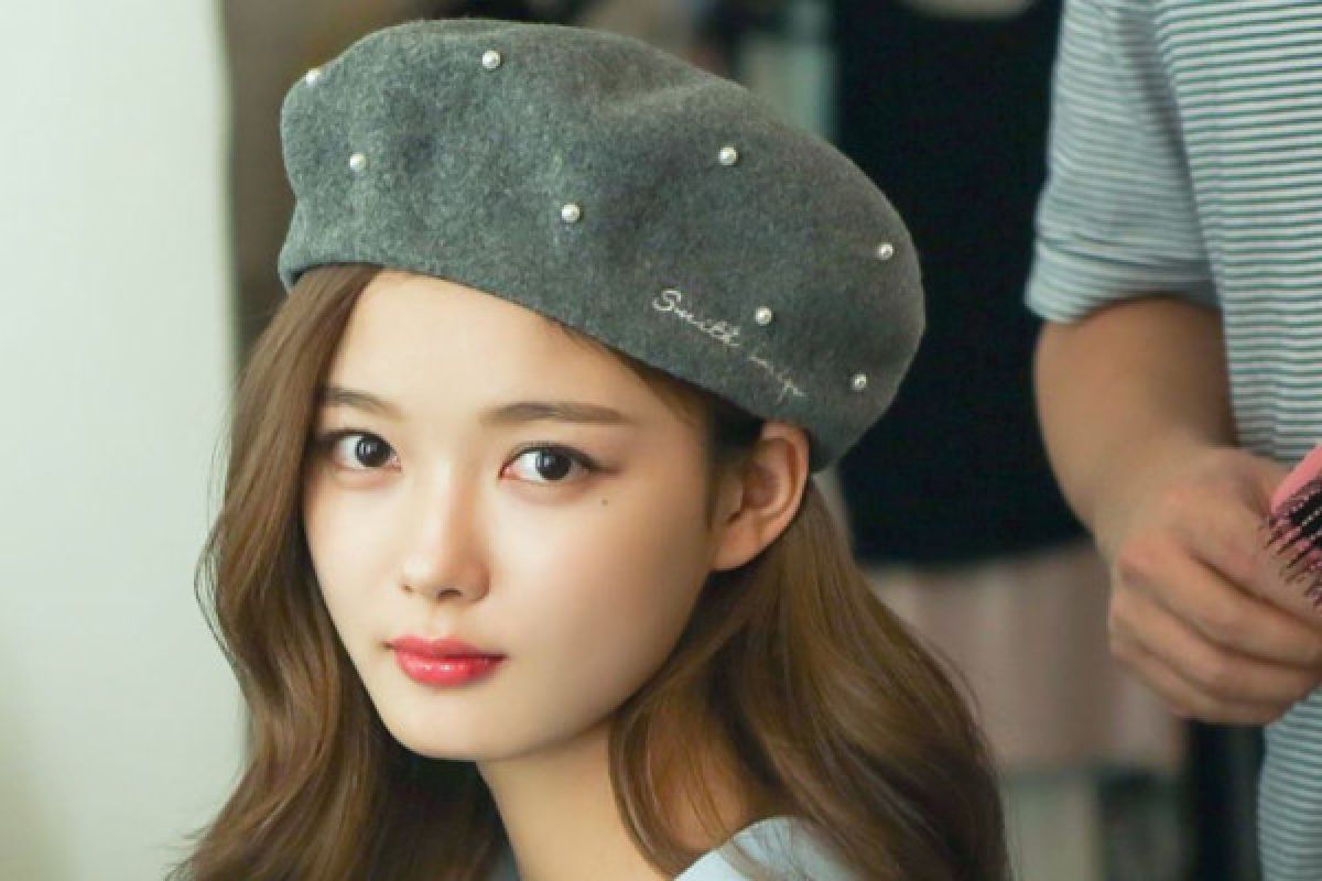 Kim Yoo-jung didiagnosa hipotiroid