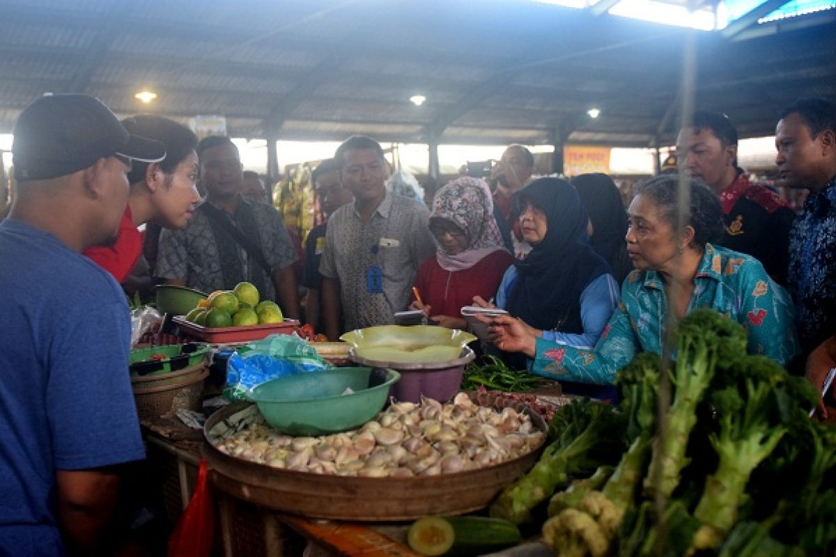 Harga Kebutuhan Bahan Pokok di Bangkalan Stabil