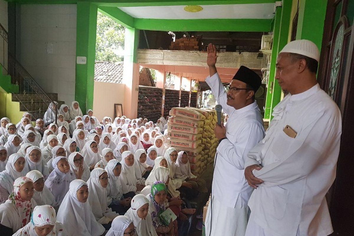 Calon Gubernur Gus Ipul Sowan Kiai di Kediri