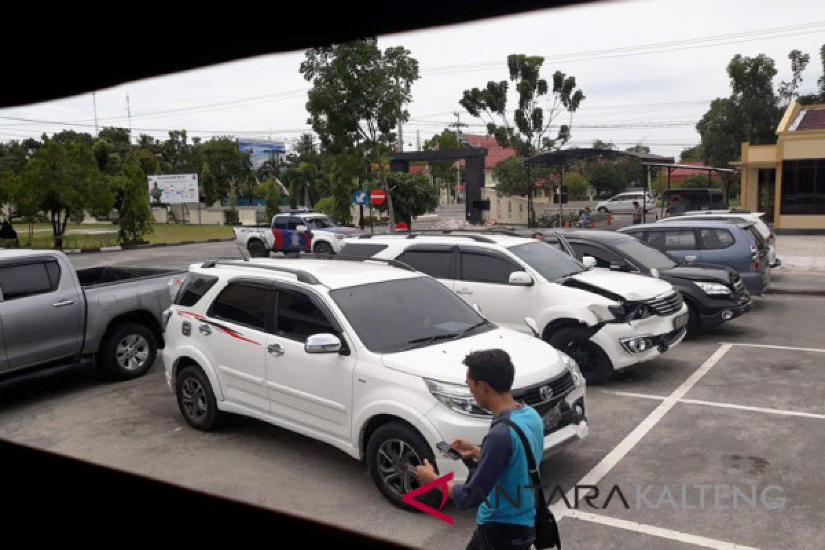 4 mobil kecelakaan beruntun di depan Polres Palangka Raya
