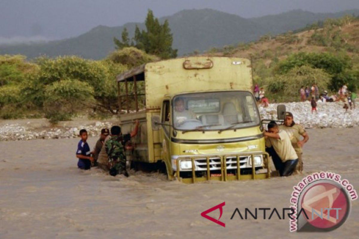 Kupang tetap tertinggal di tepian nusantara