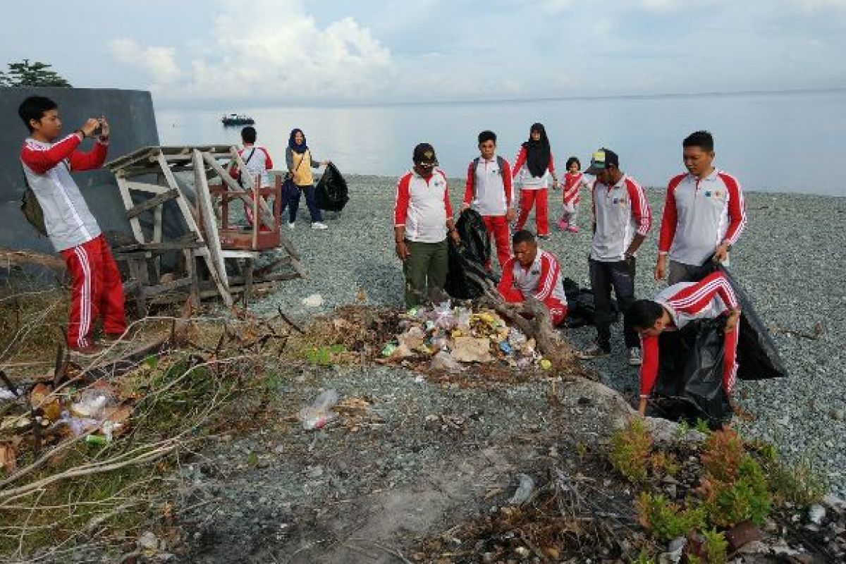 Pemuda Ampana dukung Indonesia Bebas Sampah 2020