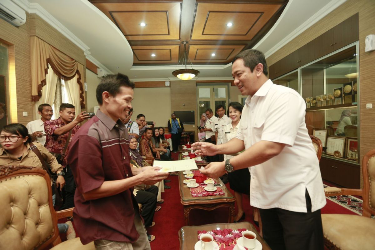 Delapan warga Waduk Jatibarang terima sertifikat tanah