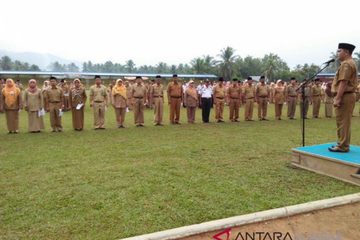 Menyonsong HUT Kabupaten Sijunjung digelar festival manumbuk padi, rekor MURI