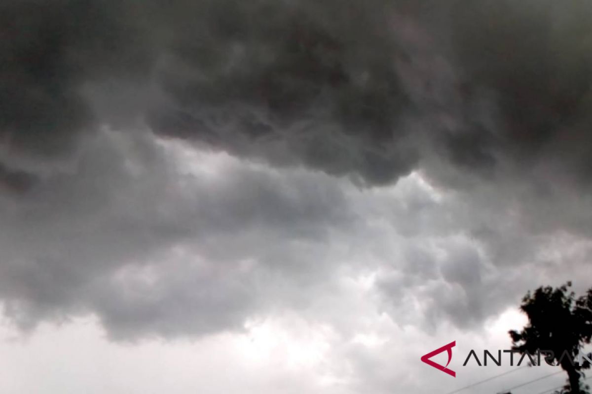 Awan tebal berpotensi tumbuh di atas NTT