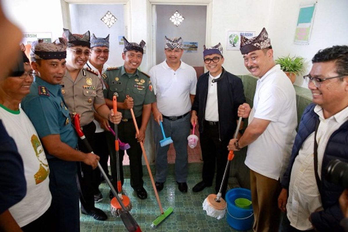 Kegiatan Toilet Bersih Awali Banyuwangi Festival 2018