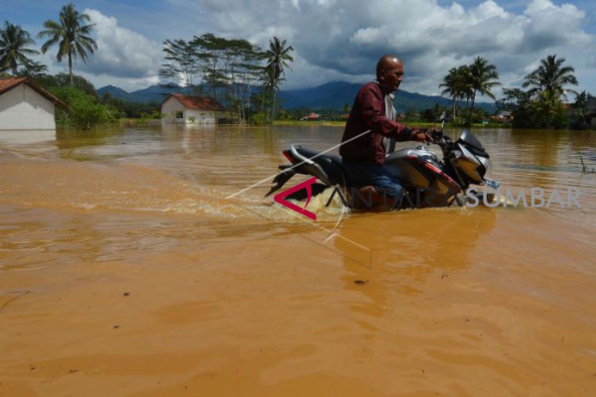 Banjir rendam ratusan rumah di Kabupaten Kuantan Riau