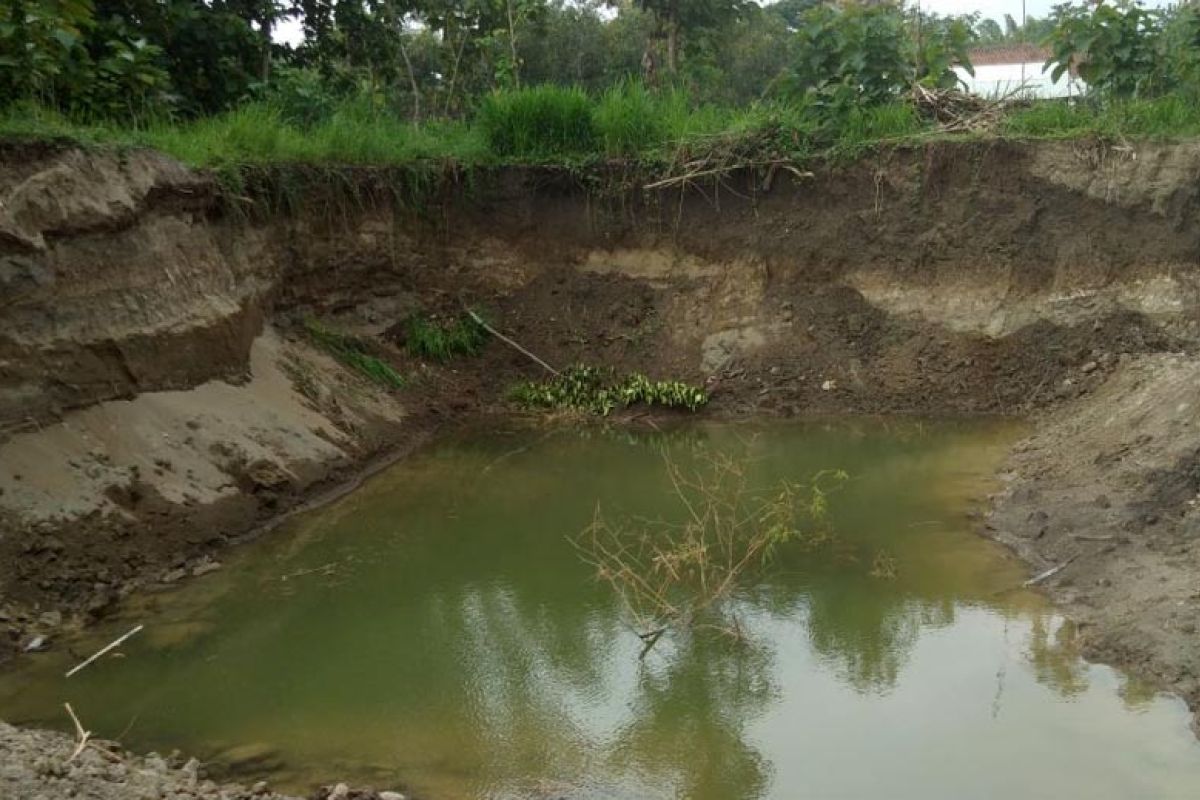 Petugas Hentikan Penambangan Pasir di Bengawan Solo Purba