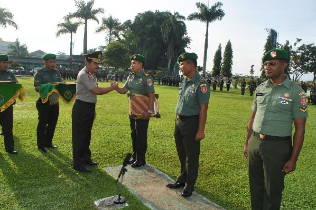 BNN beri penghargaan dua prajurit TNI dan purnawirawan