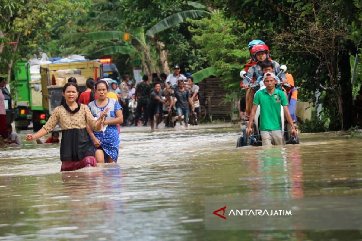 Foto Kolase - Banjir Lagi... Banjir Lagi Landa Jawa Timur