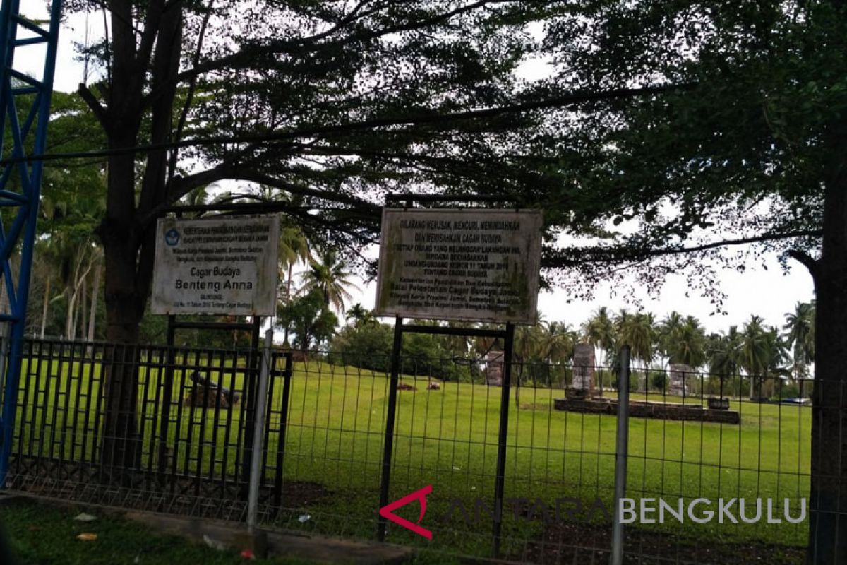 Bangunan benteng peninggalan Inggris semakin kritis