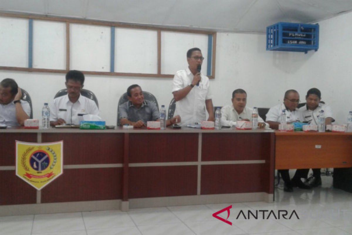 Pembahasan R-APBD Labusel belum selesai