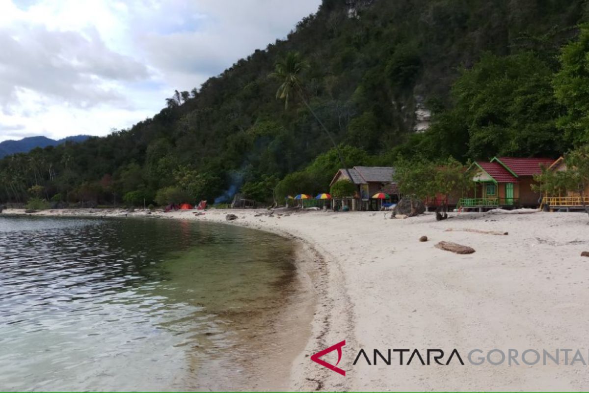 Wisata Pantai Biluhu Benahi Fasilitas Pikat Wisatawan