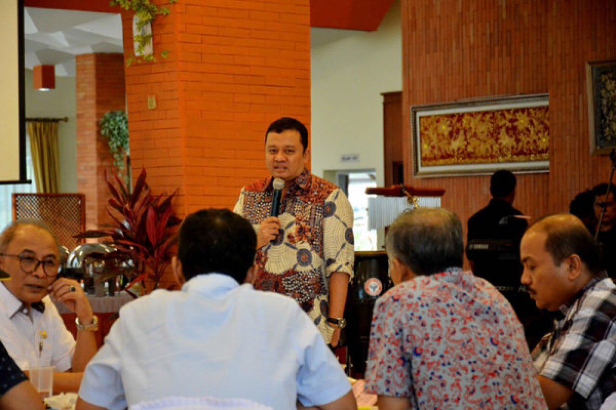 Manajemen Semen Padang silaturahim dengan pemred se-Sumatera