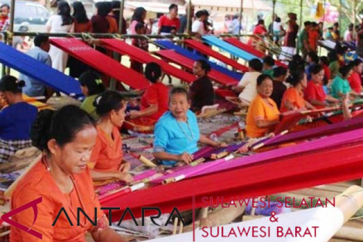 Penenun Sa`dan bertahan dari gempuran motif Toraja
