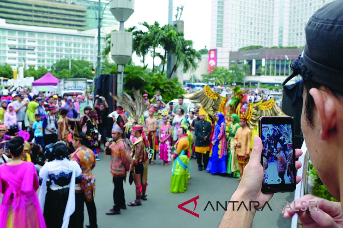 Atraksi Budaya Tabalong Tampil Di CFD Jakarta