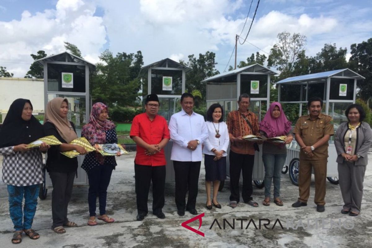 Pemkab Pulpis bantu gerobak untuk pedagang bakso dan gorengan