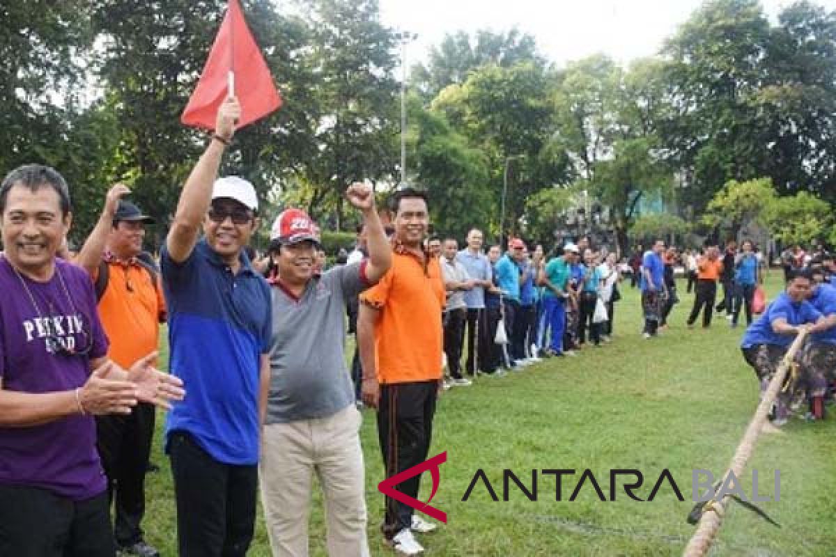 Meriahkan HUT Denpasar, pegawai ikut lomba tarik tambang