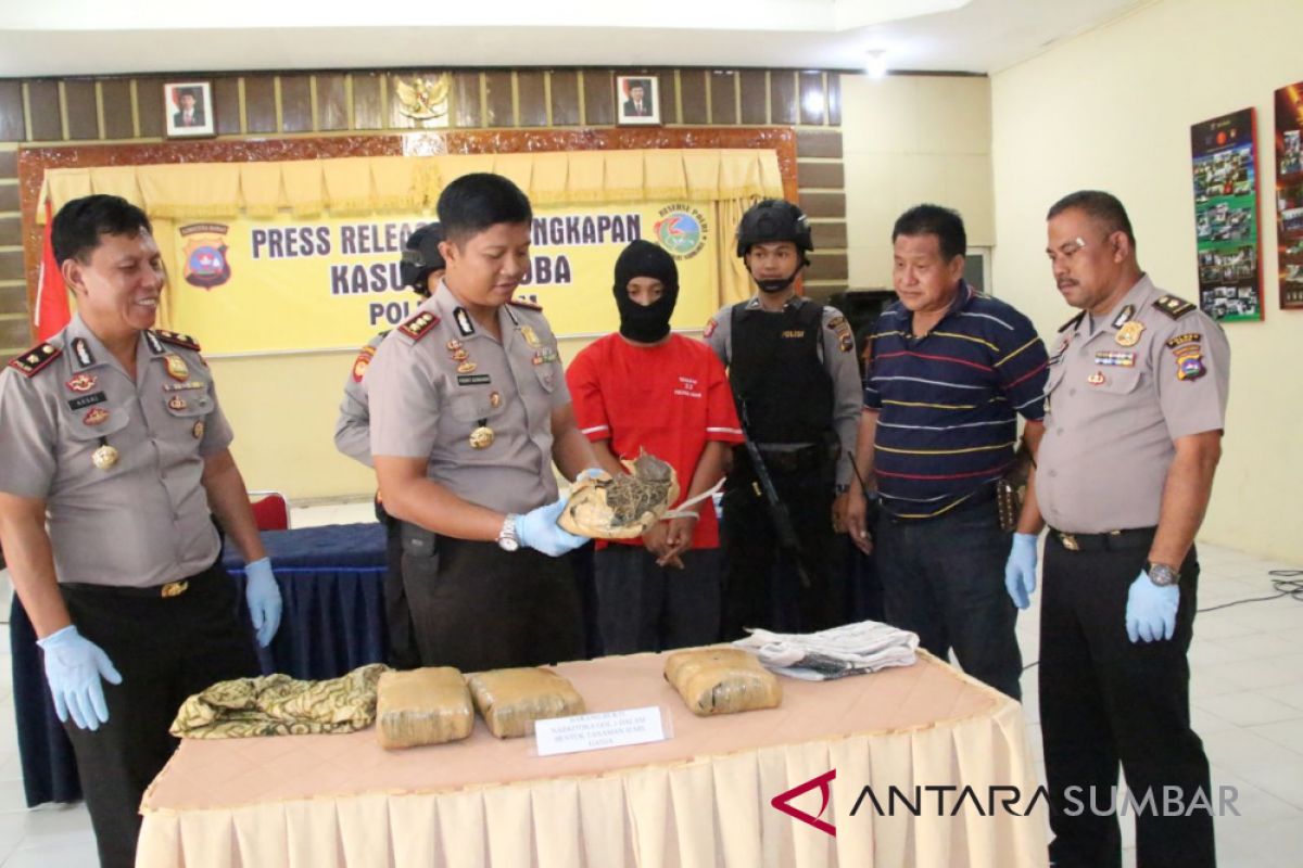 Polisi Pasaman tangkap terduga pemilik 18 kilogram ganja