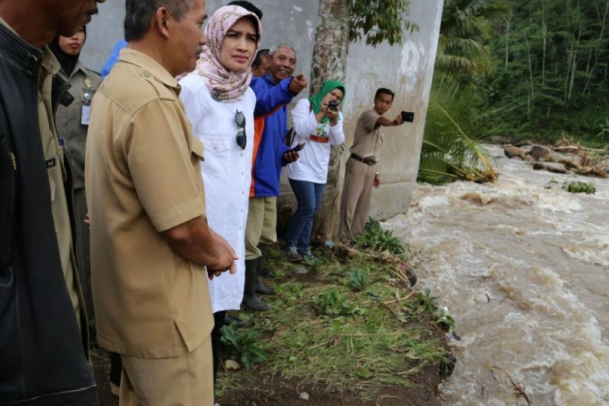 Korban Banjir Bandang di Probolinggo Dapat Bantuan
