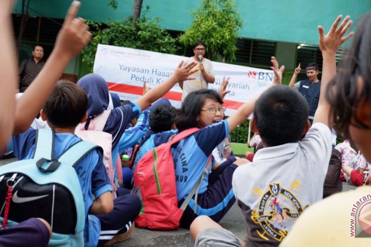 BNI Syariah beri perlengkapan sekolah kepada anak-anak korban banjir