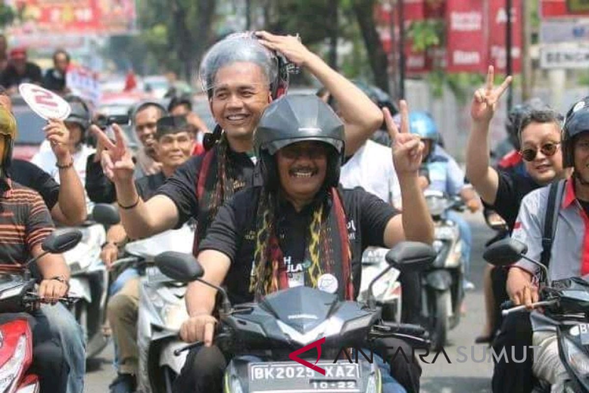 Djarot-Sihar pawai dengan sepeda motor