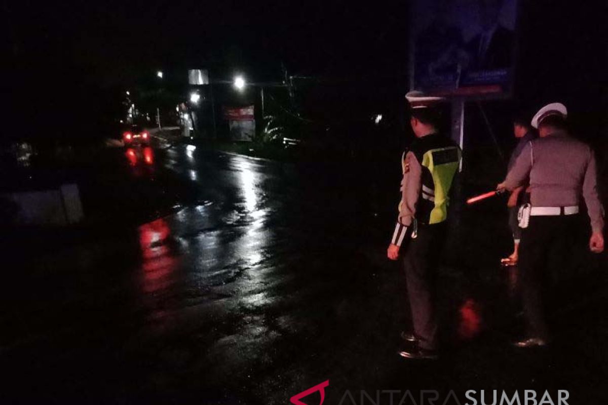Pengendara motor asal Sitiung tewas tergilas saat mendahului truk tangki Pertamina di Solok