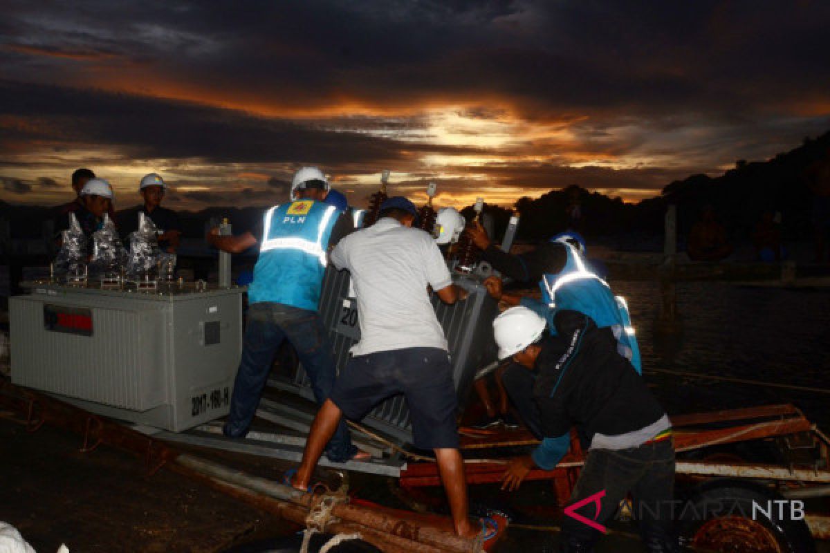 PLN berjuang melistriki ribuan warga Gili Gede