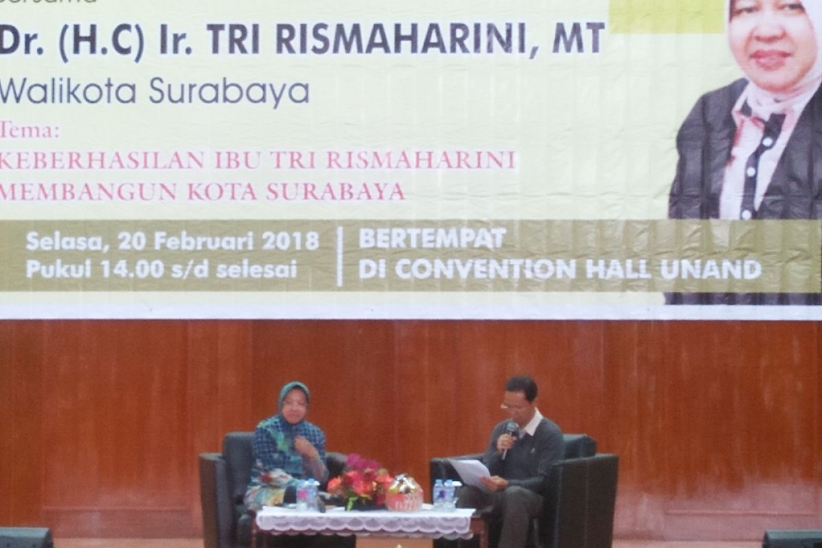 Tri Rismaharini berbagi pengalaman bangun Surabaya kepada masyarakat kampus di Padang