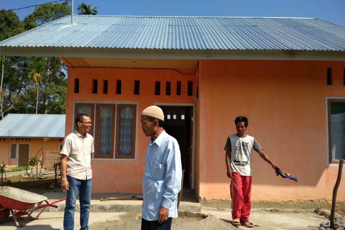 113 rumah bantuan korban gempa di Agam dialiri listrik