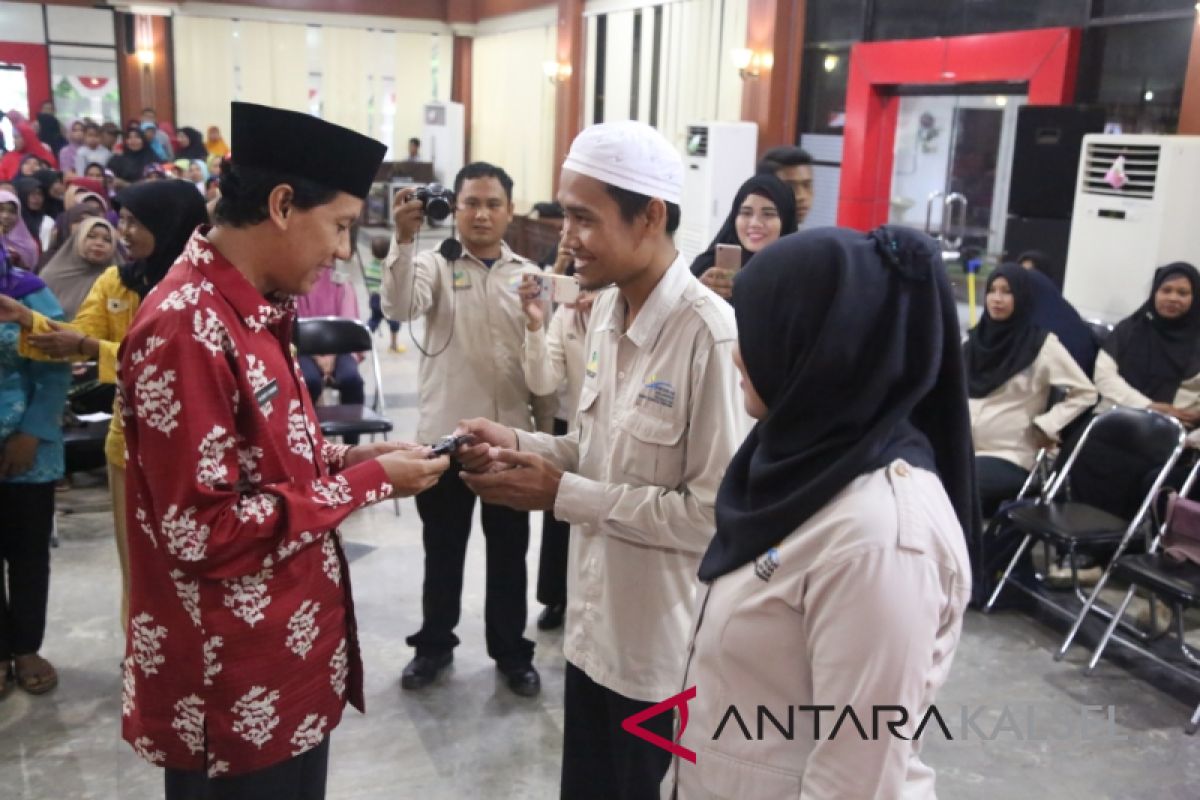 Bupati Serahkan Asuransi Ketenagakerjaan Rp200 Juta