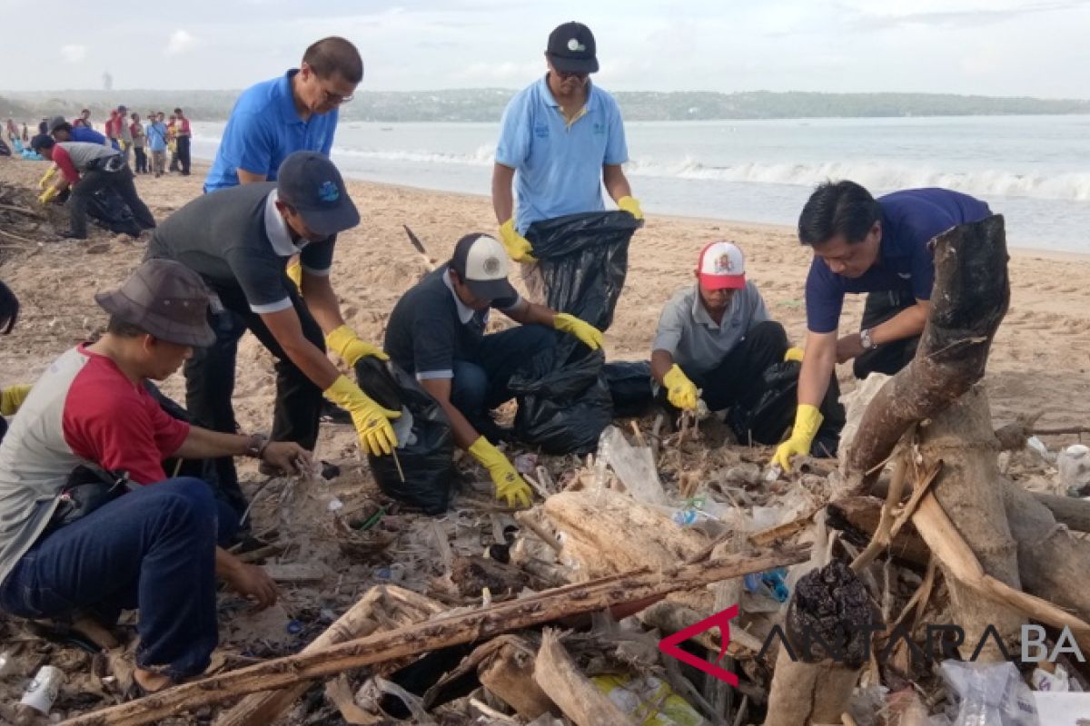 Pemprov Bali: sampah Nusa Penida akibat arus laut